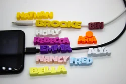 Cavo USB con stampa 3D personalizzata con clip per cavo con nome per iPhone o telefono Android Nome personalizzato Invia regali di compleanno agli amici