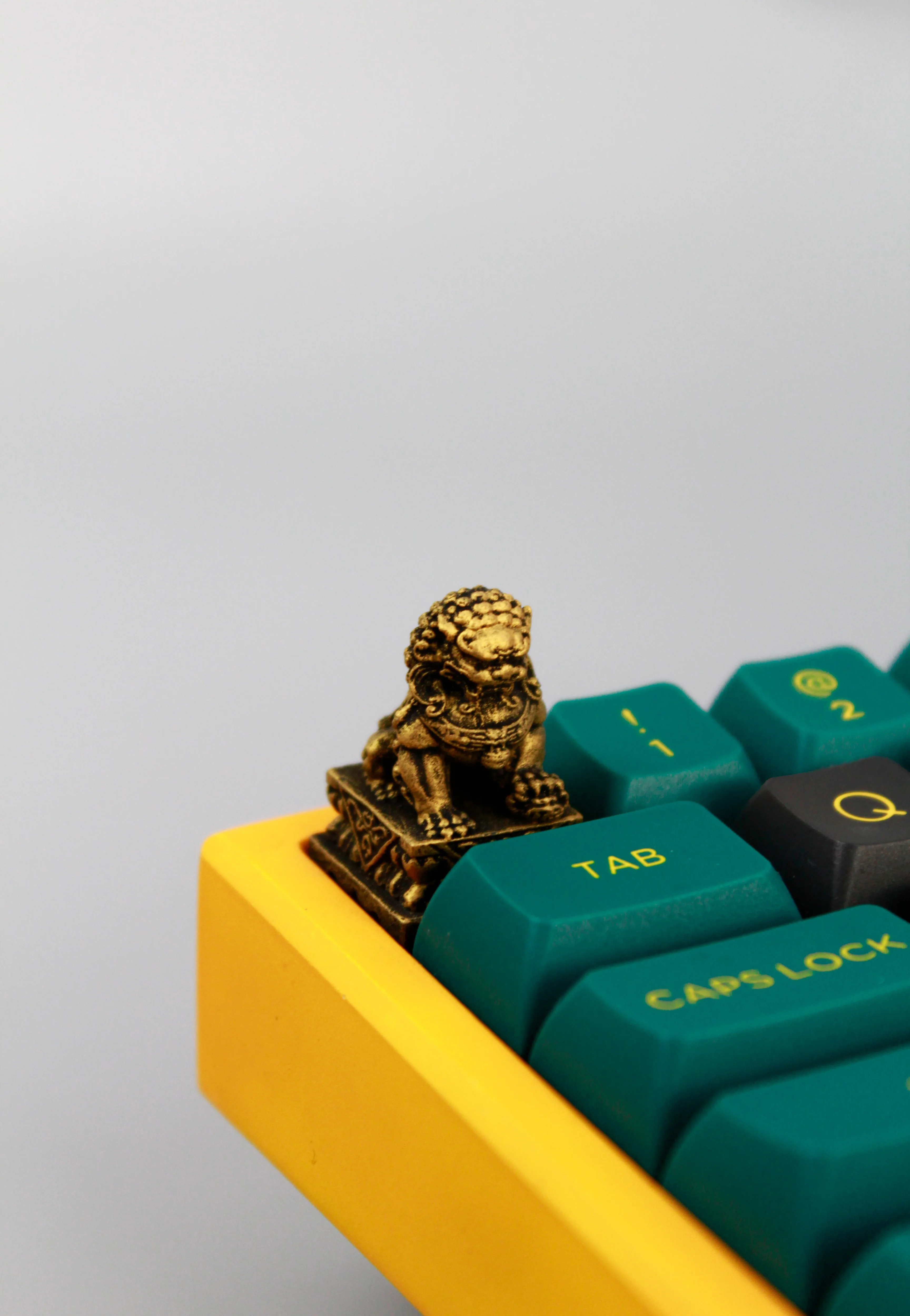 Personalized keycap golden lion statue town house lucky creative resin keycap keyboard girlfriend gift