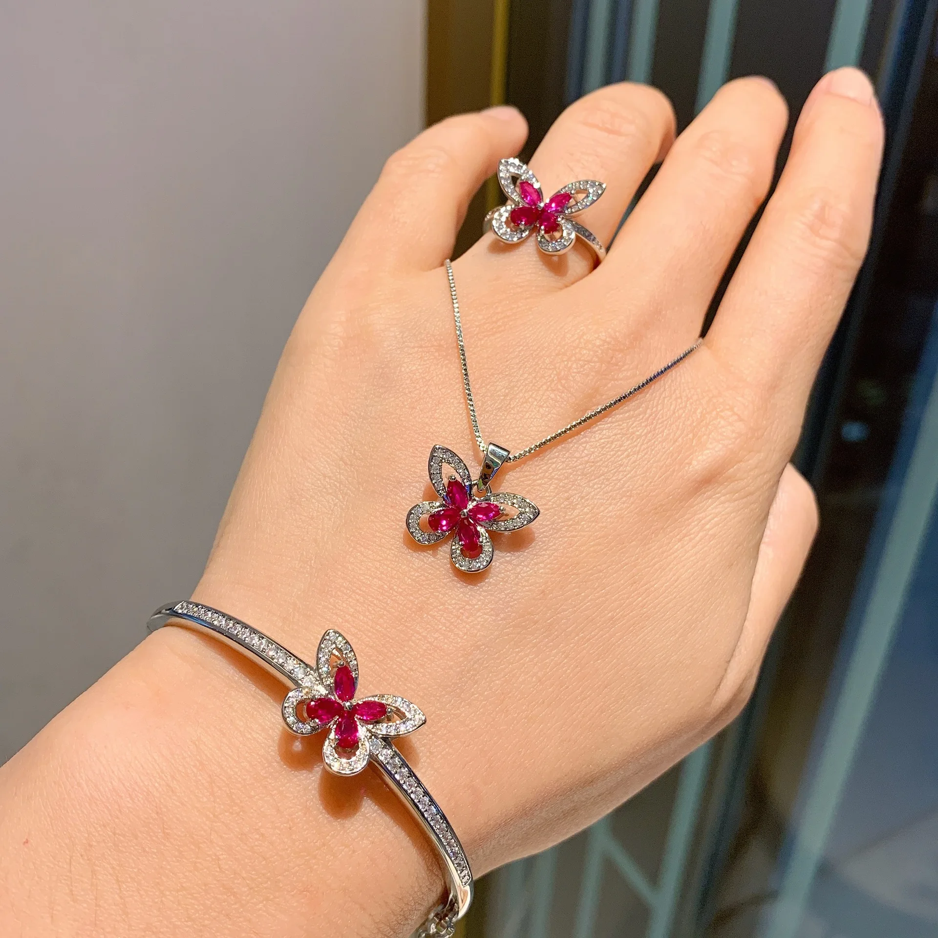 

2022 New Silver 925 Jewelry Sets For Women Butterfly Pendant Necklace Ring Bracelet Red Crystal Wedding Gift Free Shipping Items