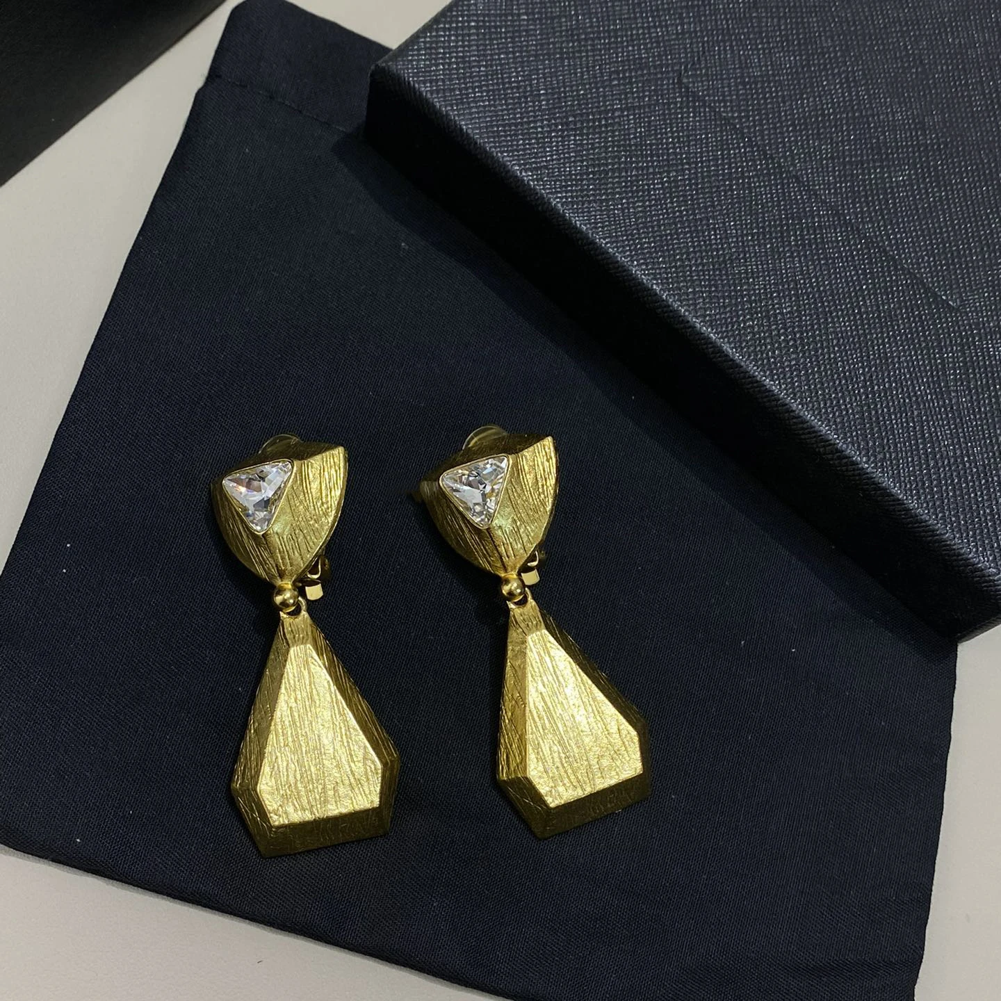 

Europe Designer Brass Plated Gold Geometric Crystal Luxury Earrings Women Vintage Jewelry