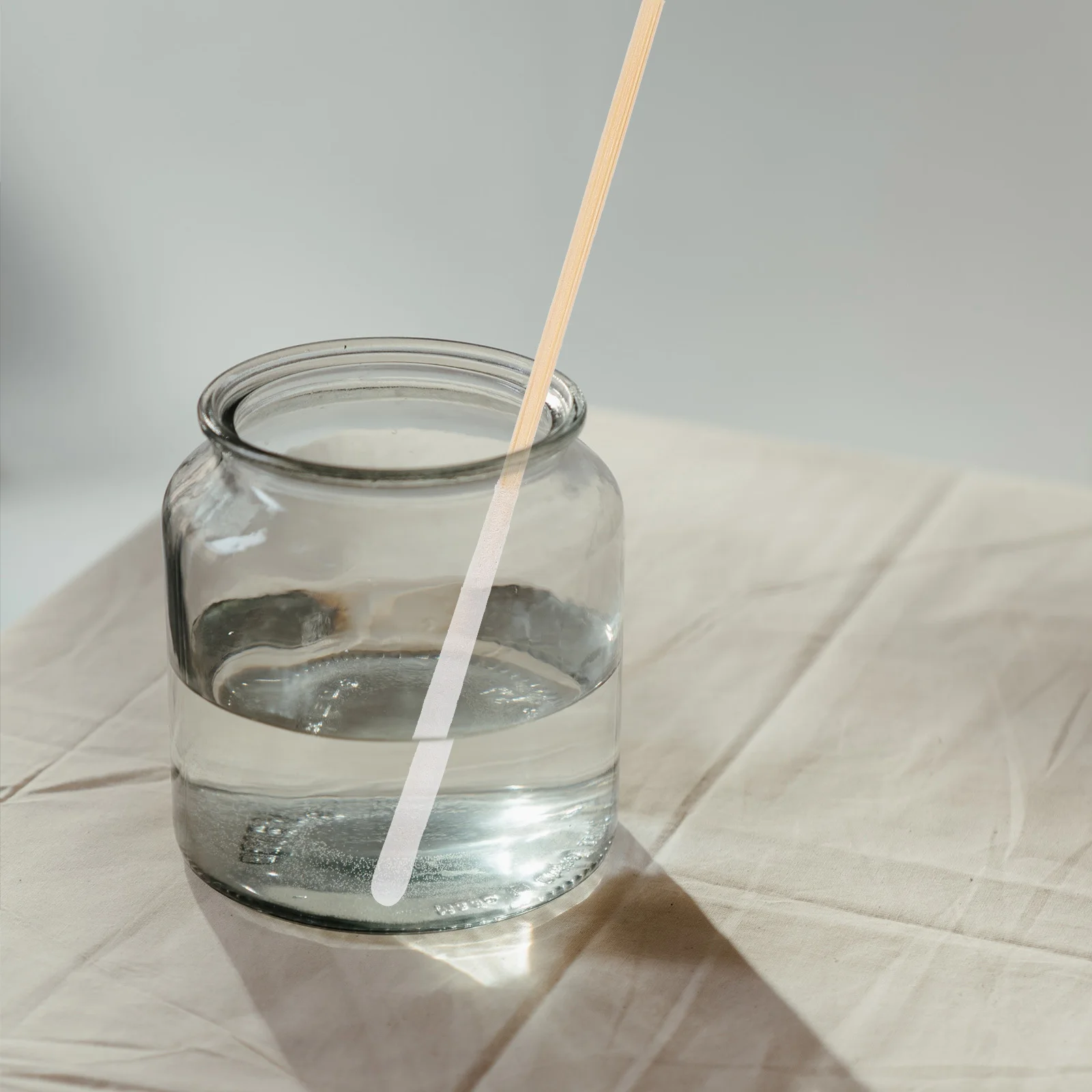 

300Pcs Bamboo Handle Cotton Swabs Pointed Design Perfect for Cleaning Professional Beauty Supply Portable