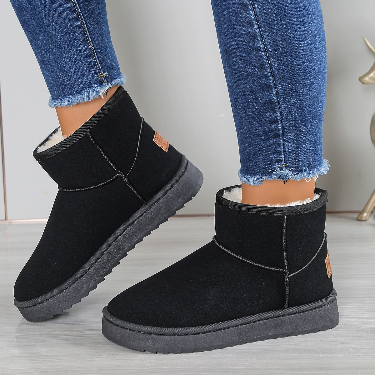 أحذية قطنية أحذية الشتاء النسائية 2025 جديد أحذية الثلوج النساء زائد الصوف سميكة الدافئة شقة أحذية بوت قصيرة النساء عدم الانزلاق الأحذية