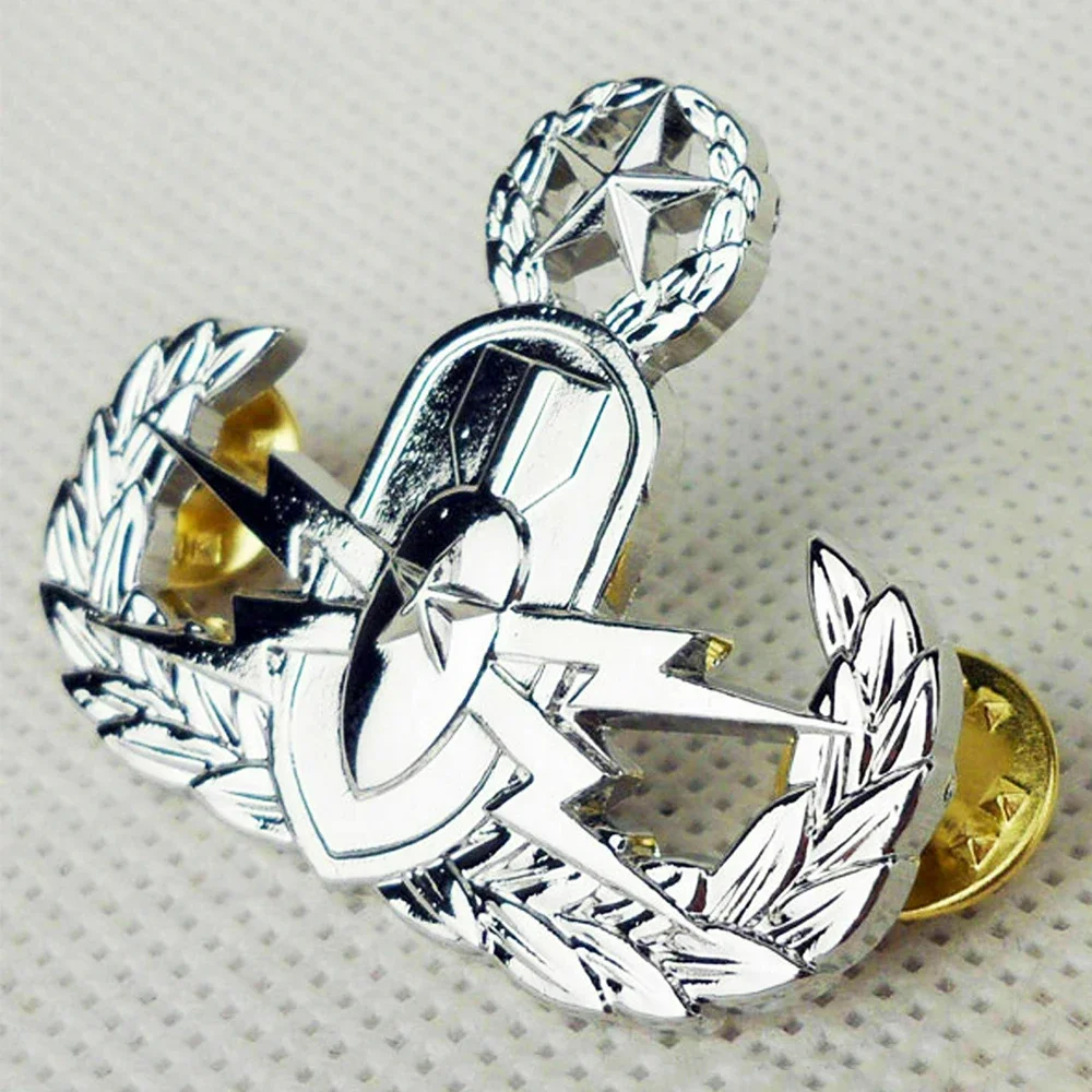 US ORDNANCE DISPOSAL EOD MASTER BADGE PIN INSIGNIA  COCKADE SILVER