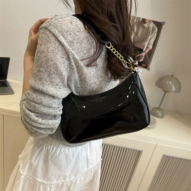 Neue Modische Damen-Handtasche aus PU-Leder, Einfarbig mit Kirsch-Anhänger, Vielseitige Schultertasche, Damen-Umhängetasche für den Alltag – Detail 6