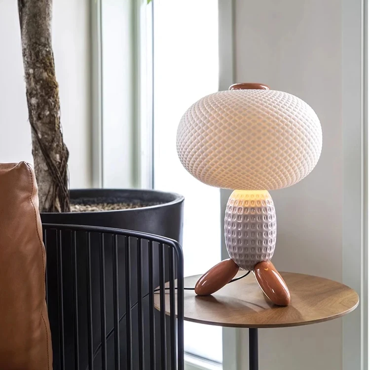 

Настольная лампа в скандинавском стиле, креативная, для американского ресторана, из смолы, светодиодная, для спальни, декоративная, в стиле макарон