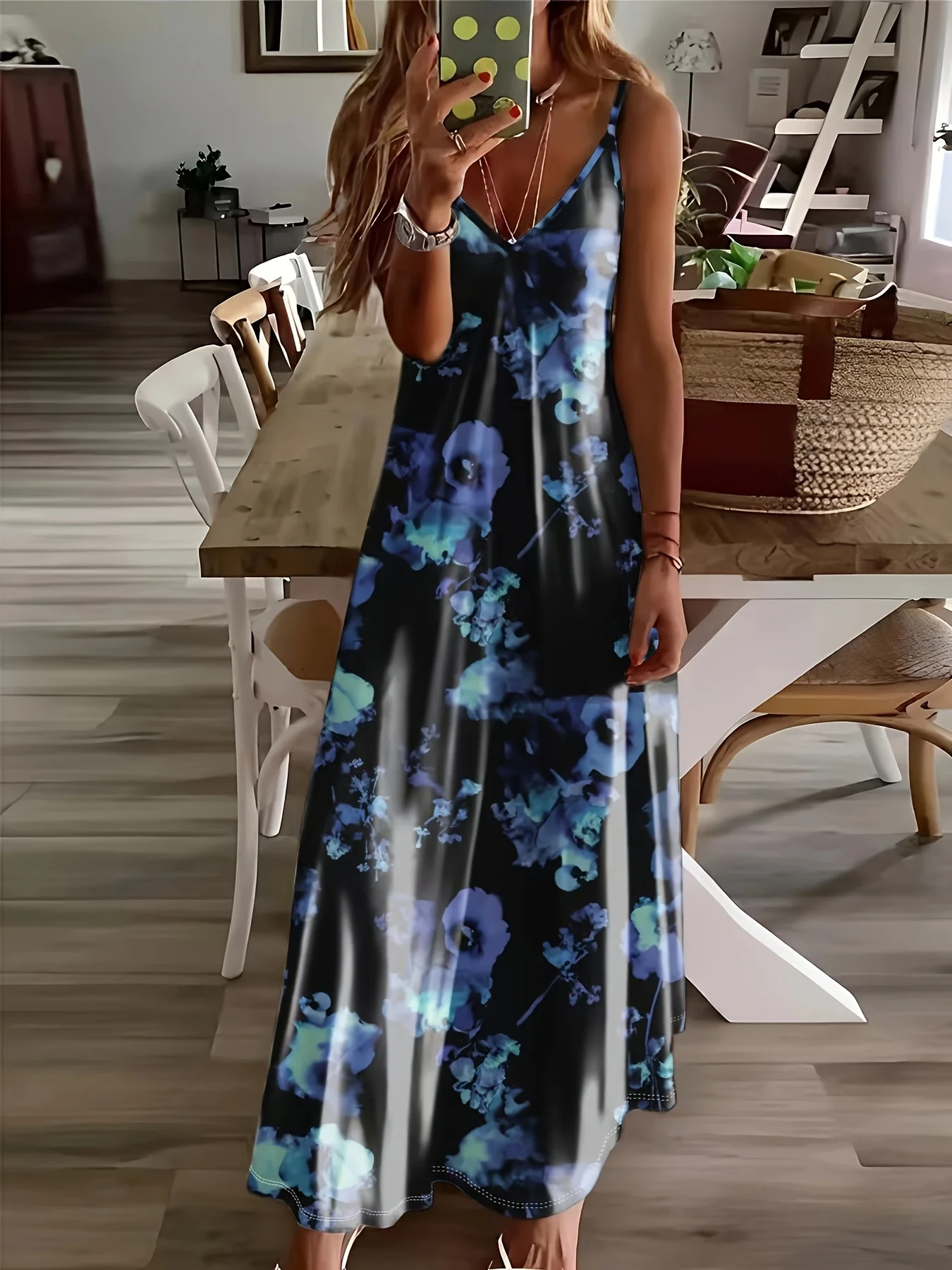 

Платье-слип с контрастным цветочным принтом в повседневном стиле