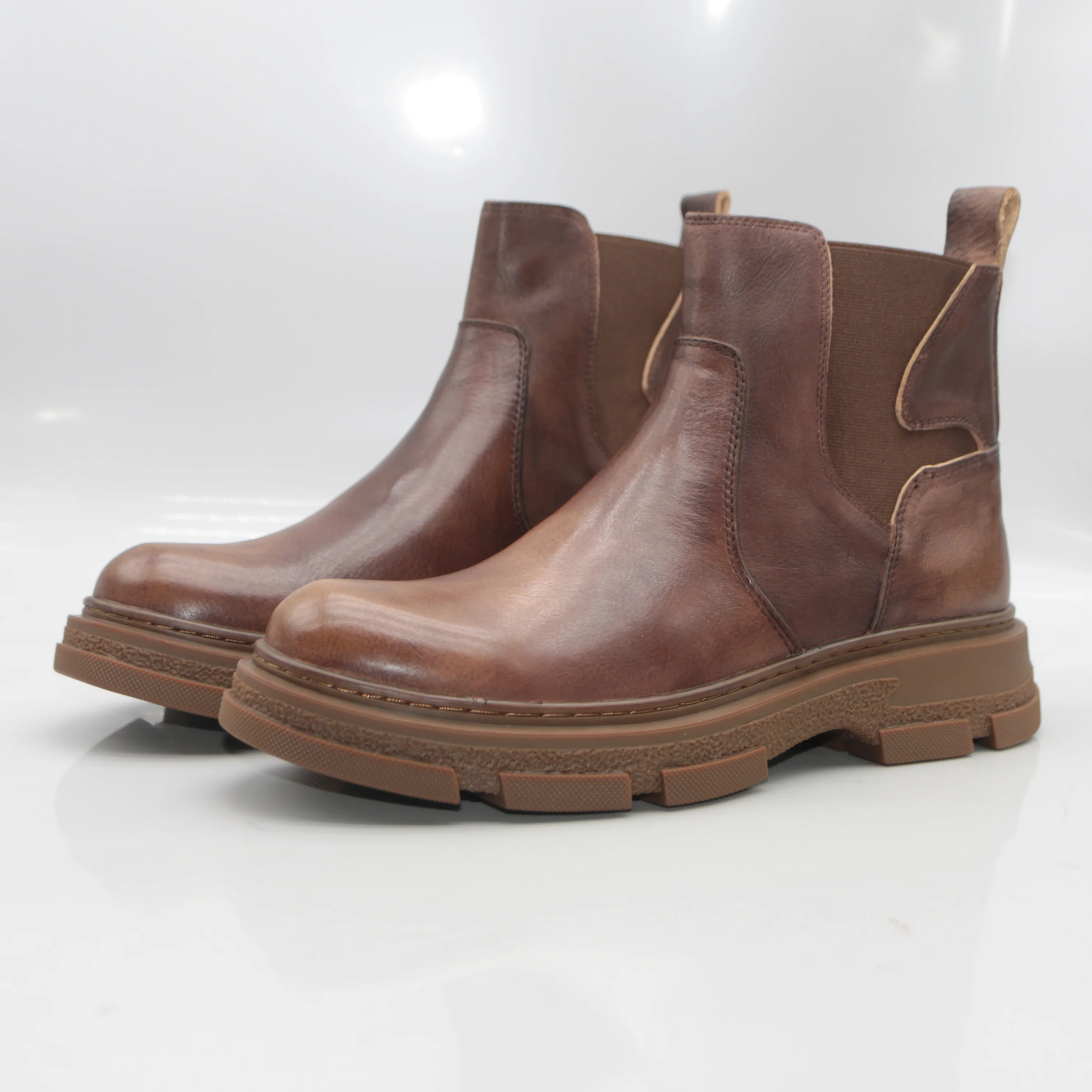 

Кожаные ботинки челси ручной работы в стиле ретро, мужские ботинки до середины икры с круглым носком, зимняя одежда, удобные ботинки, прочная резиновая подошва