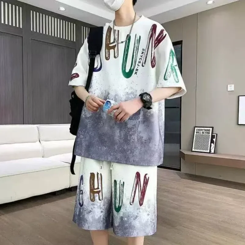 Stampa Uomo Set Tute sportive Nylon Grafica Slim Fit Kpop Tee Marche originali Stretch Abiti economici Chic Baggy T-shirt Pantaloncini da uomo