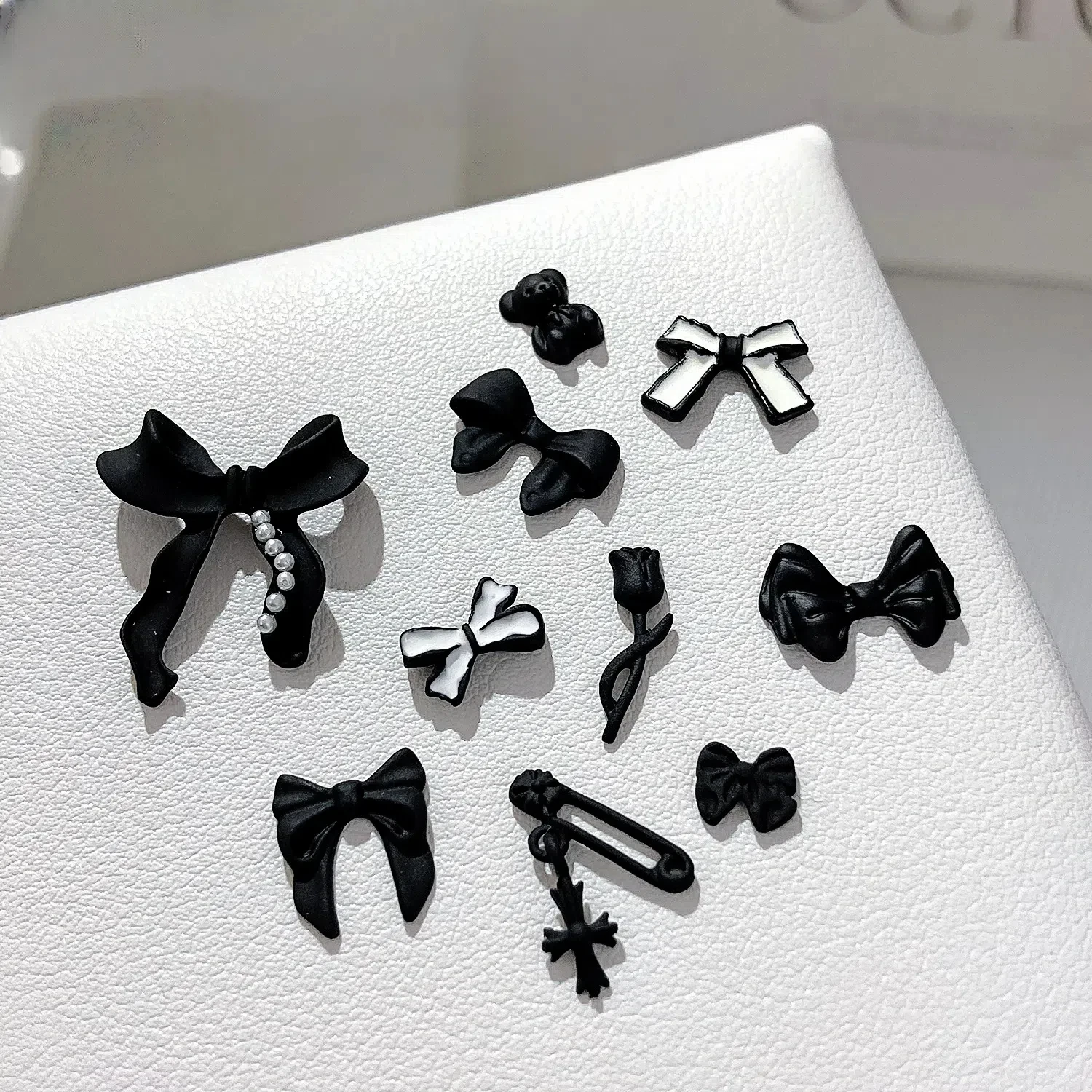 100pcs Black Matte Spray PaintHeart Nail Accessories Ribbon Bow Nail Decorations 3D Metal Embellishments Cute Bear Nail Charms