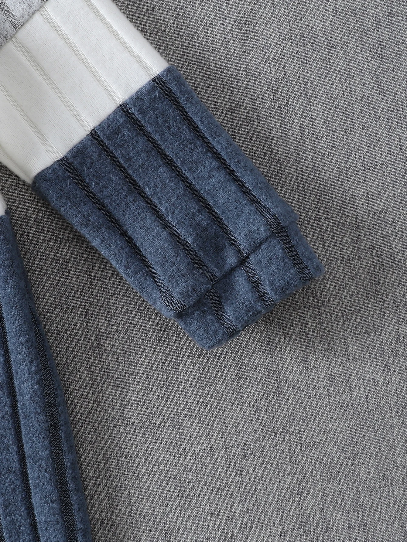 1 Stück Baby Farbblock Gerippter Langarm-Strampler, Jumpsuit mit Druckknöpfen im Schritt für 0-12 Monate – Detail 4