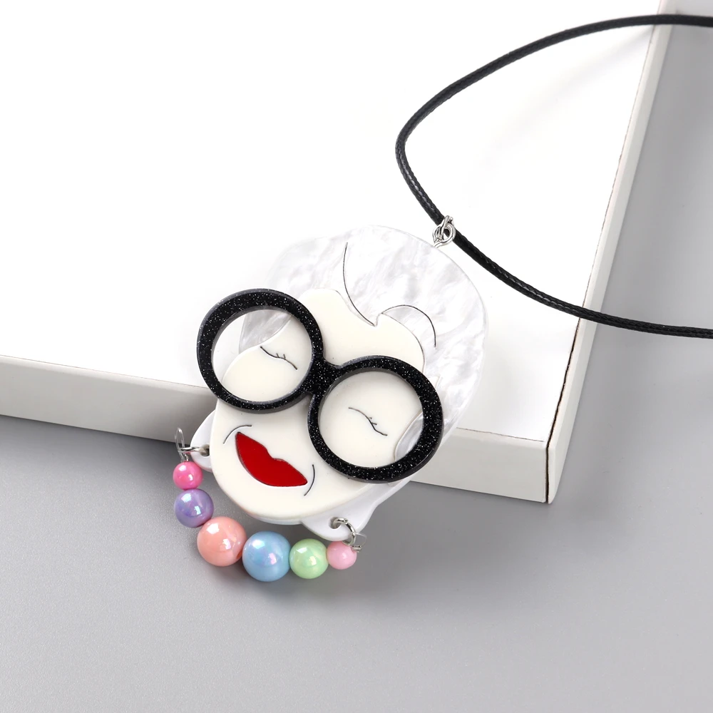 New Cartoon Large Glasses Lady Celebrity Pendant Necklaces for Women Acrylic Wear Beads Collar Granny Choker Necklaces Jewelry