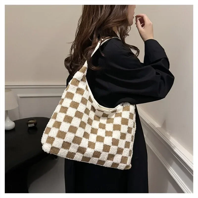 

Minimalist Vintage Letter Logo Diaper Bag Fashionable Simple Leather Crossbody Bag Large Capacity For Women Elegant Commuter