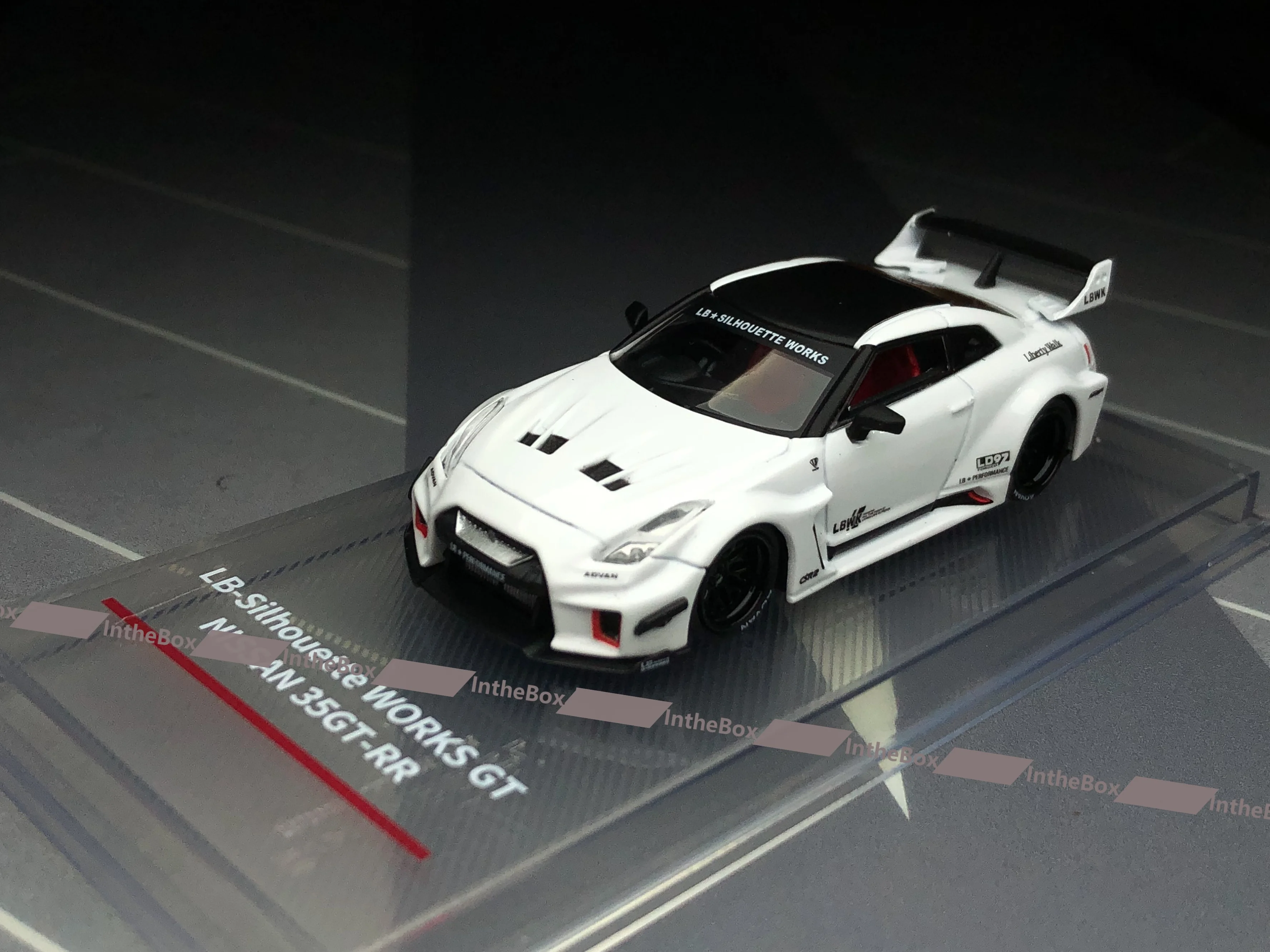 CM MODEL LB-Silhouette WORKS GT 35GT-RR R35 LBWK SCALE 1/64 Diecast Model Car Collection Limited Edition Hobby Toys