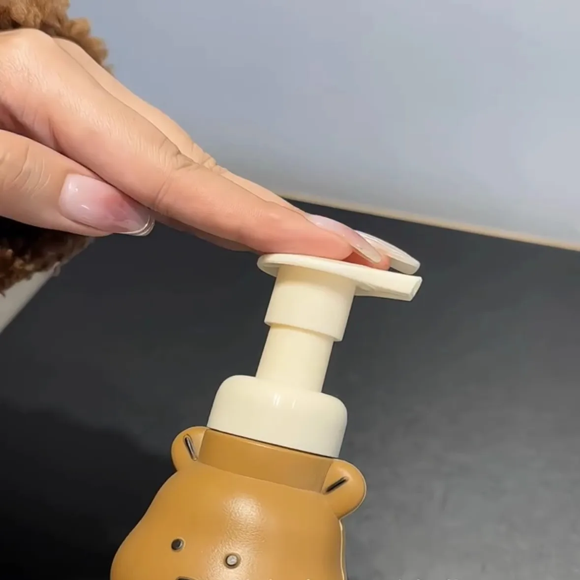 Cute Bear Foam Foam Bottle hand sanitizer Shampoo Body Wash Face Wash Large capacity pressing bottle - view 2