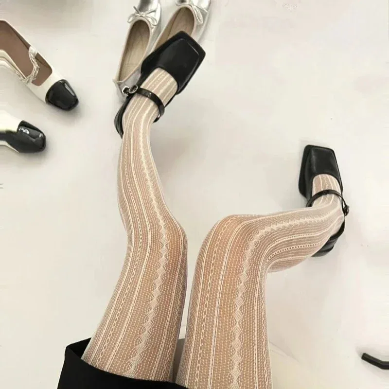 Collant a rete in pizzo sexy da donna stile Lolita scava fuori design calze di seta rossa JK collant a righe a vita alta regali di Natale