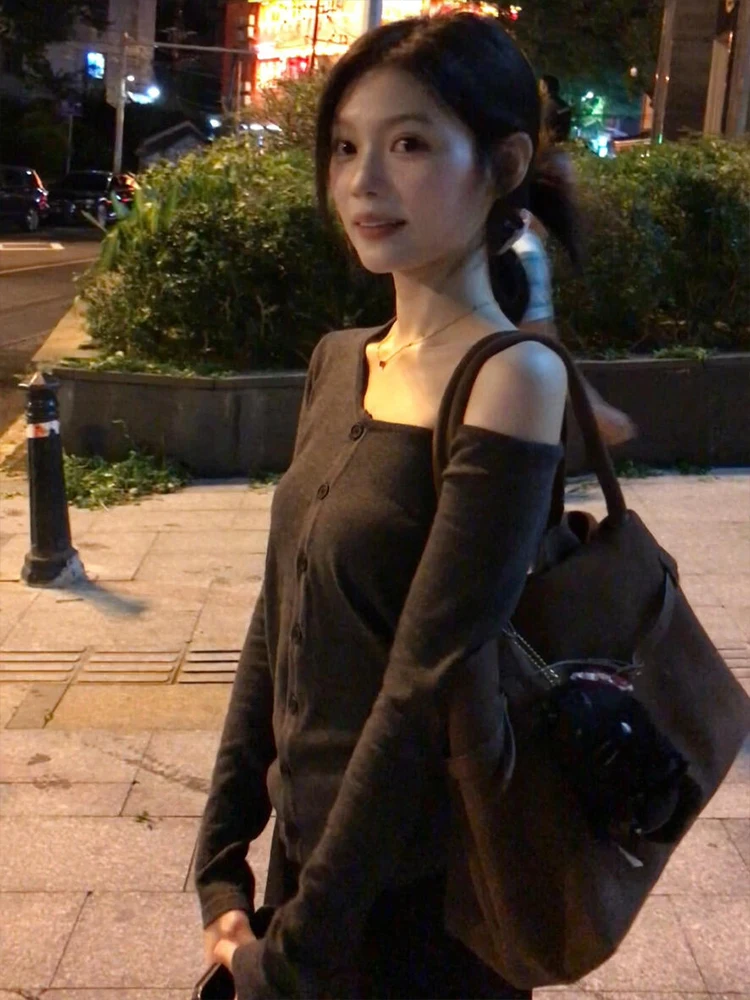 Korean Style Grey Long Sleeve T-Shirt Women's Fashion Shoulder Baring Slimming Sexy Trendy Top for Commuting And Casual Wear