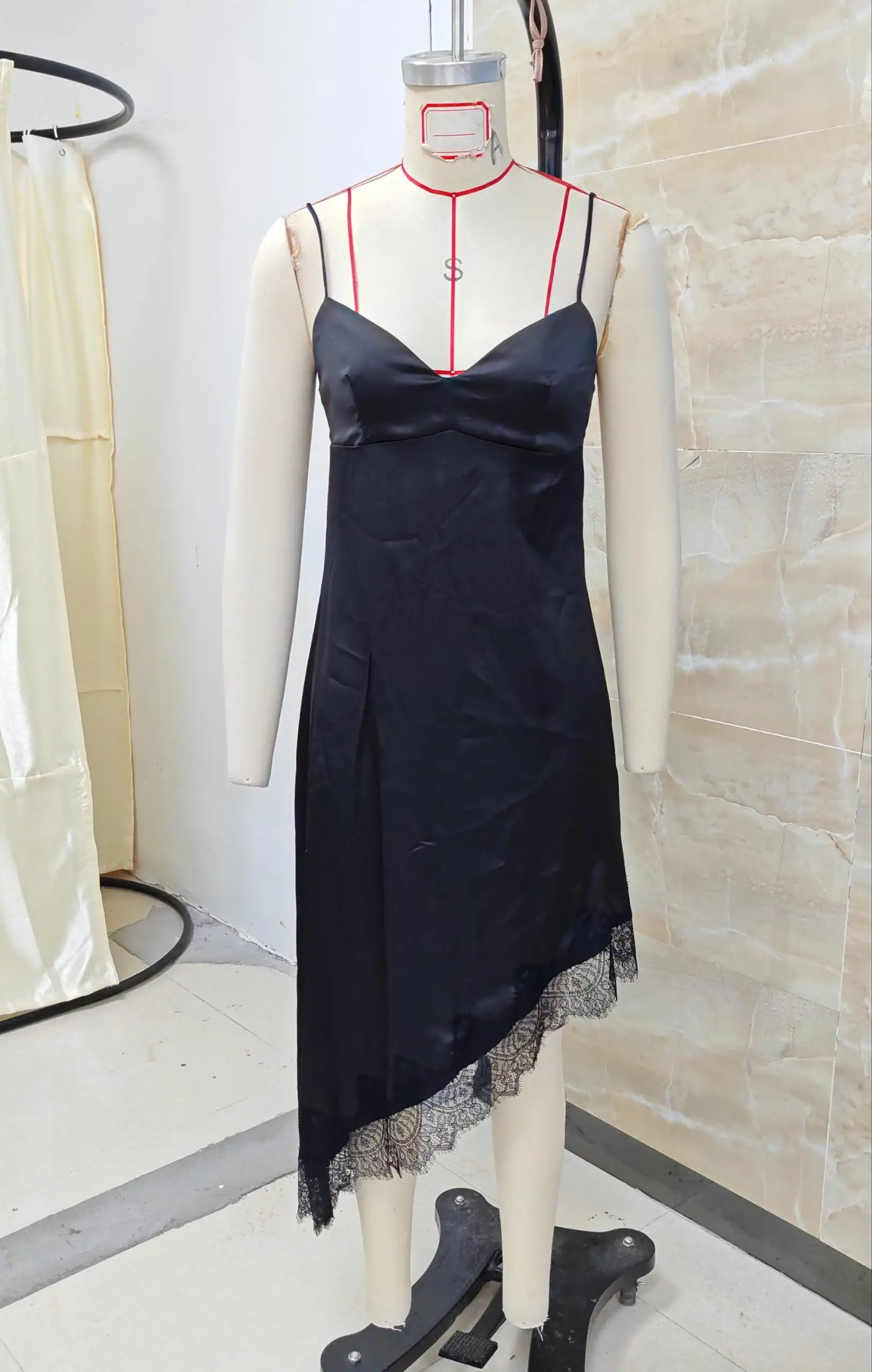 Women Lace Trim Cami Dress Slim Solid V Neck Spaghetti Strap Asymmetrical Babydoll Dress for Daily Party