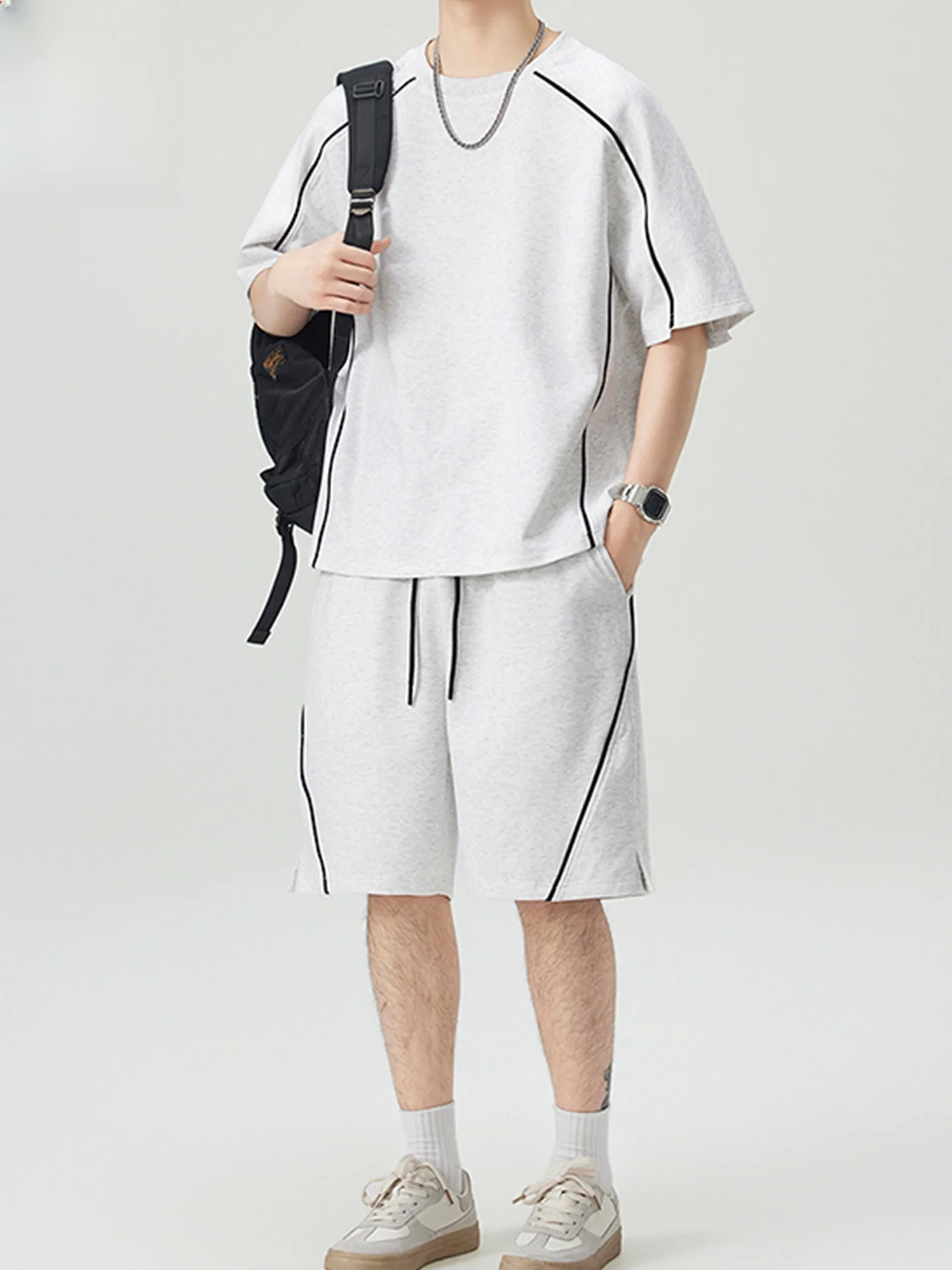 ensemble-sportswear-homme-tucano-Ete-2026-–-sensation-fraicheur-decontracte-et-Elegant-ensemble-deux-pieces-manches-courtes-et-short