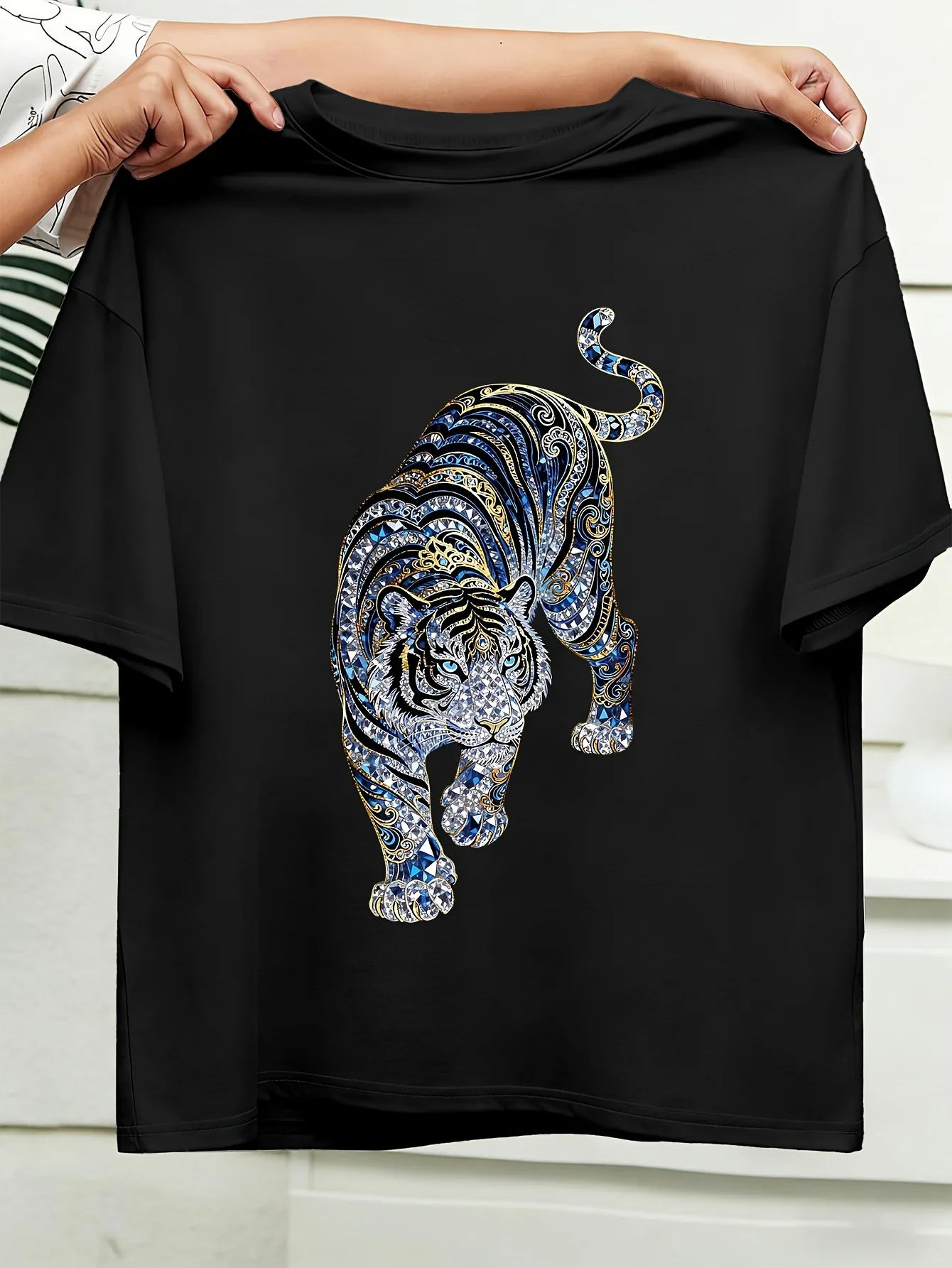 Women's Tiger Print T-shirt Breathable Short Sleeved Round Neck Top Fashionable Casual T-shirt Summer Casual Machine Washable