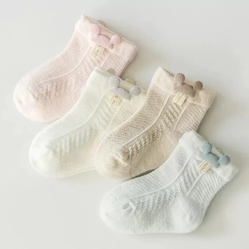 4 pasang bayi ultra-tipis musim panas, bernapas, menyerap keringat, desain kaus kaki jaring tabung pendek. Bayi tanpa tulang dan menggemaskan