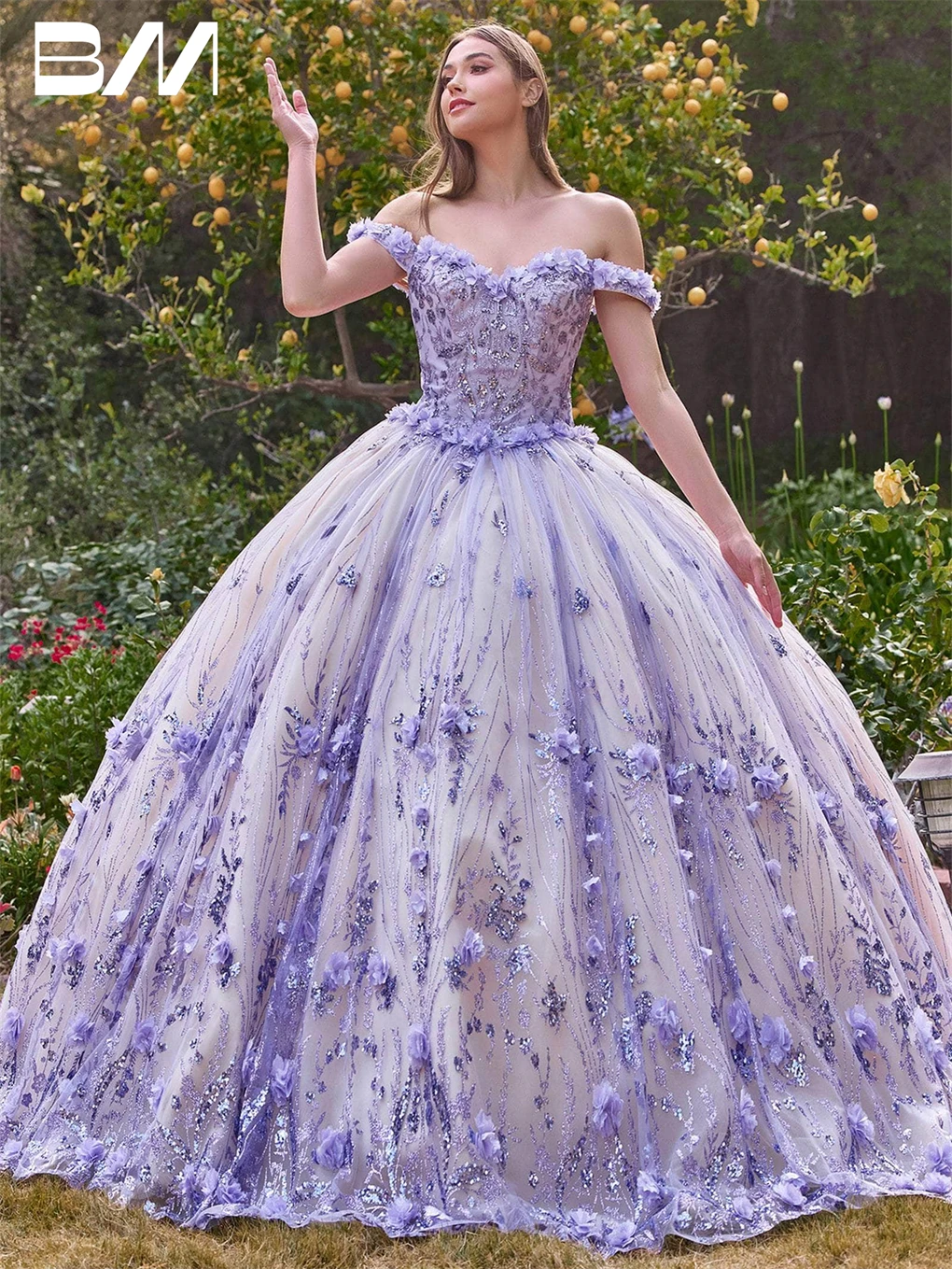 Sweetheart Floral Appliqued Quinceanera Dress 2023 Beaded Lace-Up Back Cocktail Dresses Sweep Train Vestidos De Baile Ball Gown