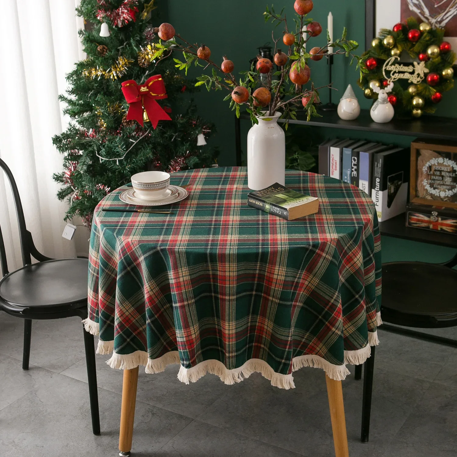 Christmas Tablecloth Round with Tassels Red Green Buffalo Plaid Dust-Proof Rustic Christmas Checkered for Holiday Party Dining