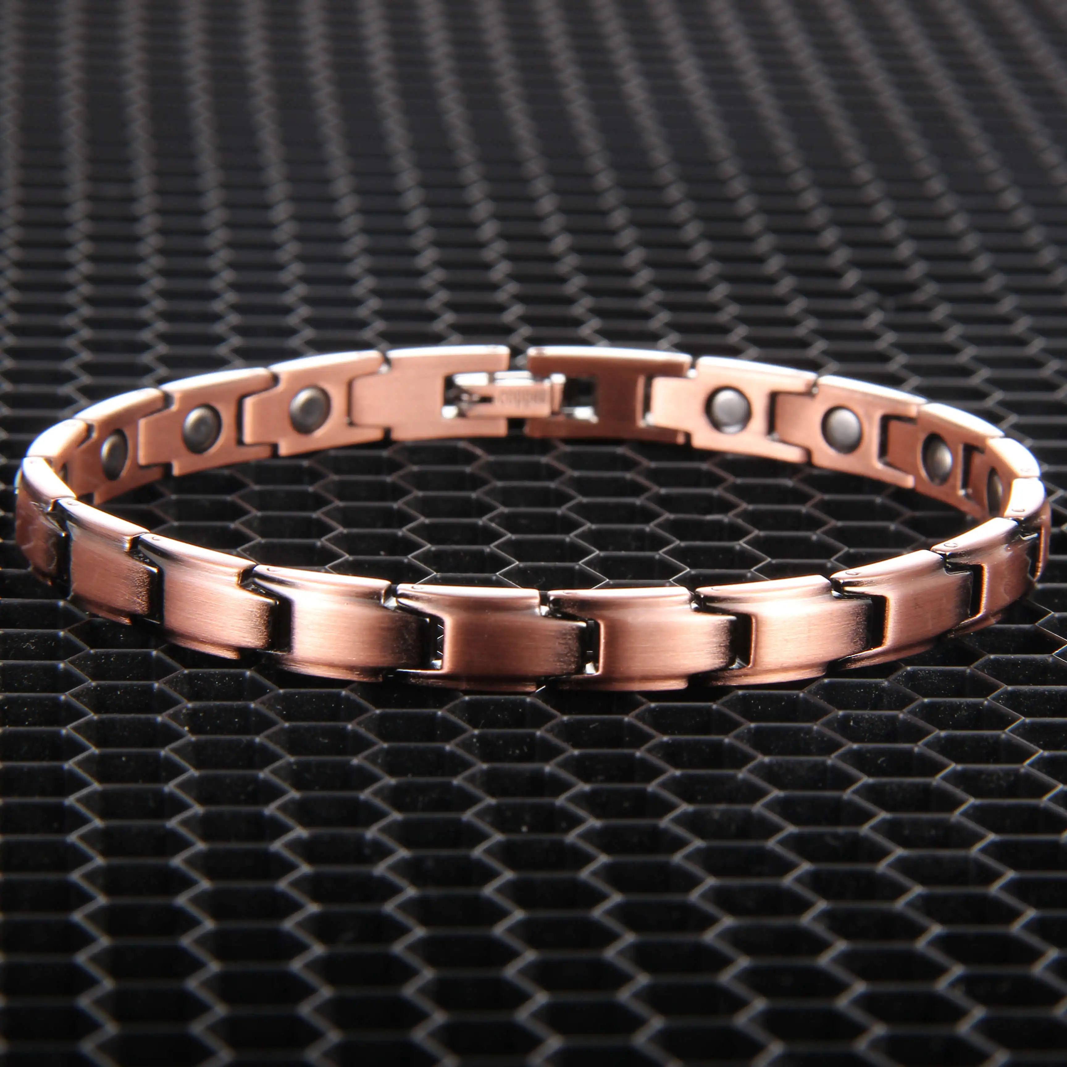 Copper magnetic bracelet Classic chain design Elegant bracelet suitable for family and friends gifts