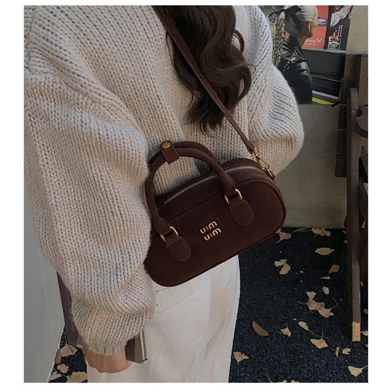 Modieuze dames messengertas gemaakt van premium leer, prachtig Parijs, casual vintage, nette look ​