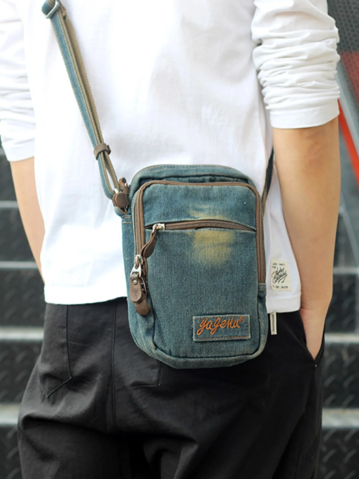 

Retro Style Denim Canvas Crossbody Bag Unisex Travel Shoulder Bag Mobile Phone Bag Fashionable Small Size for Casual Use