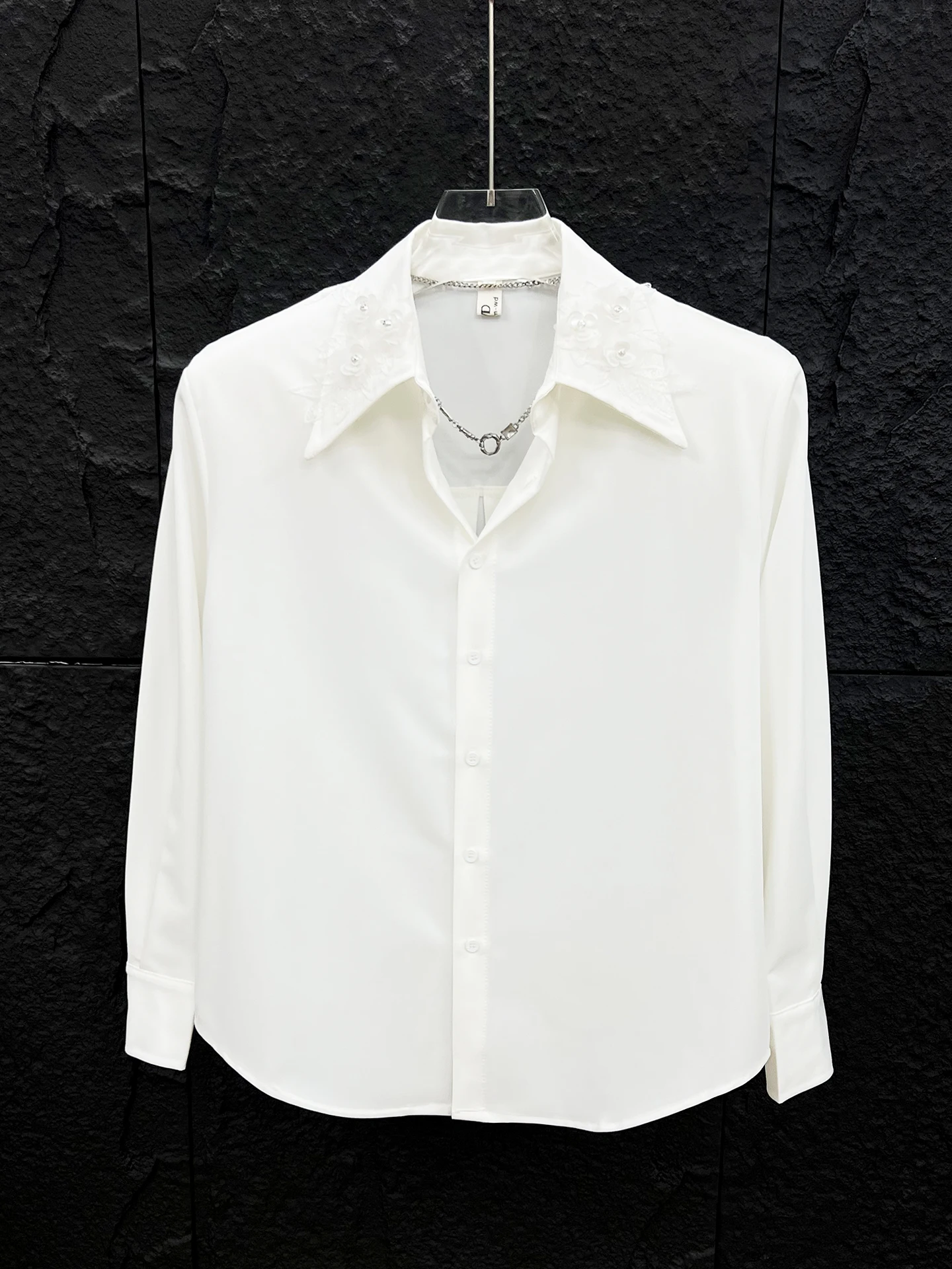 고급 입체 자수 셔츠 남성용 2025 가을 신상 멋진 패션 탑스 단색 트렌디 숄더 패드 셔츠