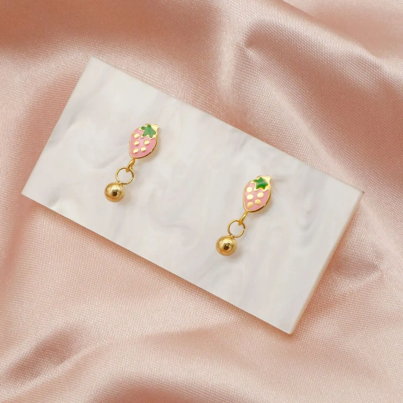 1pair/2pcs 2024 New Trend Strawberry Shaped Earrings Green Pink White Tricolor for Girl Stainless Steel Earring Women