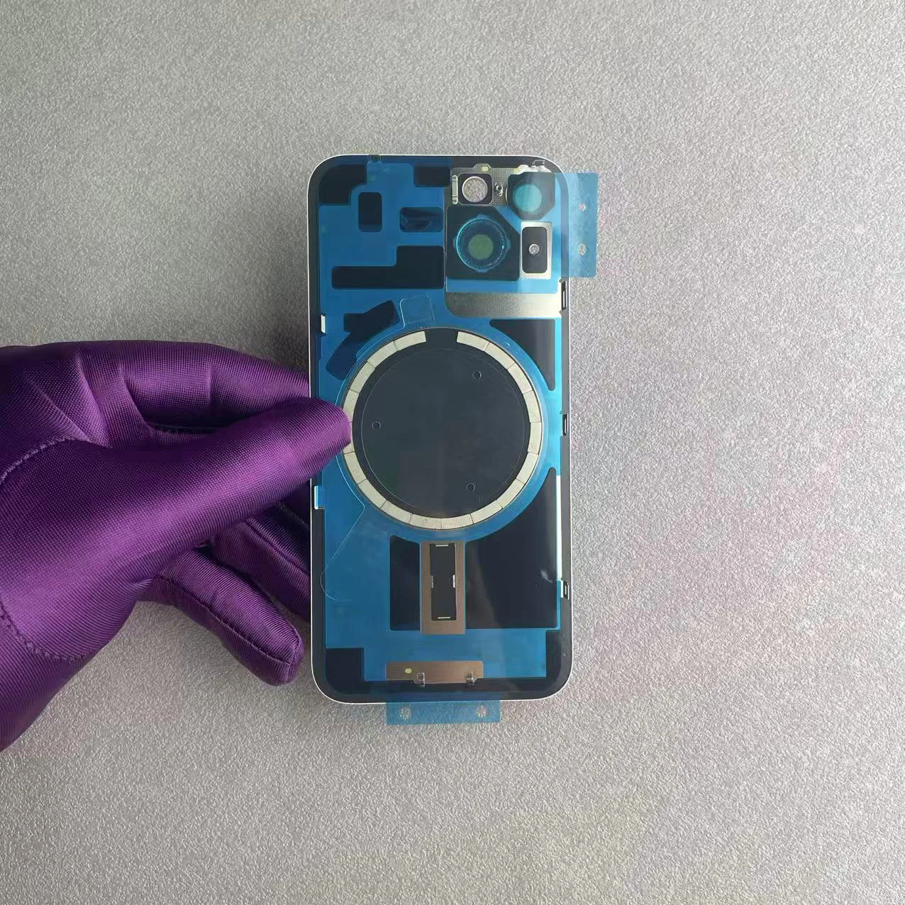 1 Stück Rückglas für iPhone 14 und 14 Plus, mit integriertem MagSafe-Magnetring, Ersatzteil zur Reparatur einer beschädigten Rückseite des Telefons. – Detail 6