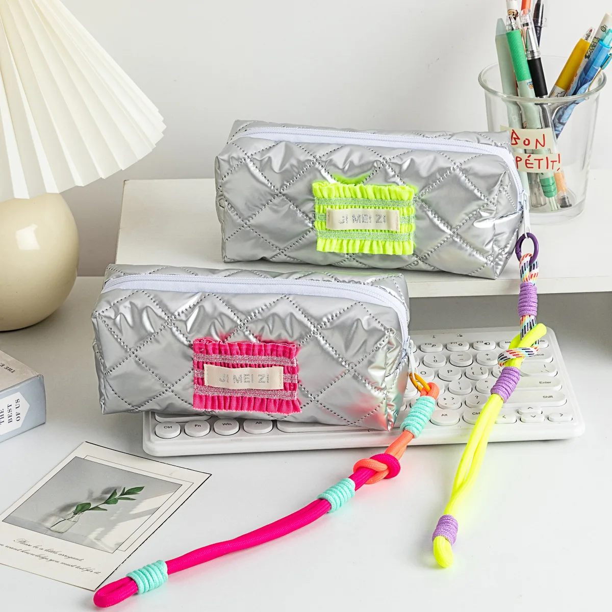 กระเป๋าใส่ดินสอสีเงิน 1 ชิ้น สำหรับเด็กผู้ชายและเด็กผู้หญิง สไตล์ลำลอง แฟชั่นเกาหลี กระเป๋าเก็บเครื่องเขียน อุปกรณ์การเรียน