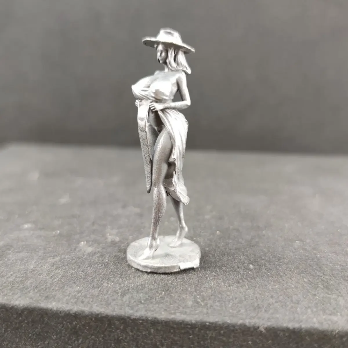 ​​5.6cm Graceful Maiden Sculpture - Desktop Figure with Flowing Gown Pose, Collectible Decor for Diorama & Shelf Display