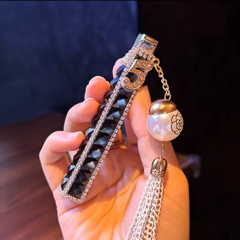Fashionable Luxury Diamond Studded Tassel Lighter Metal Unusual Portable Butane Inflatable Lighter Women\'s Smoking Gift