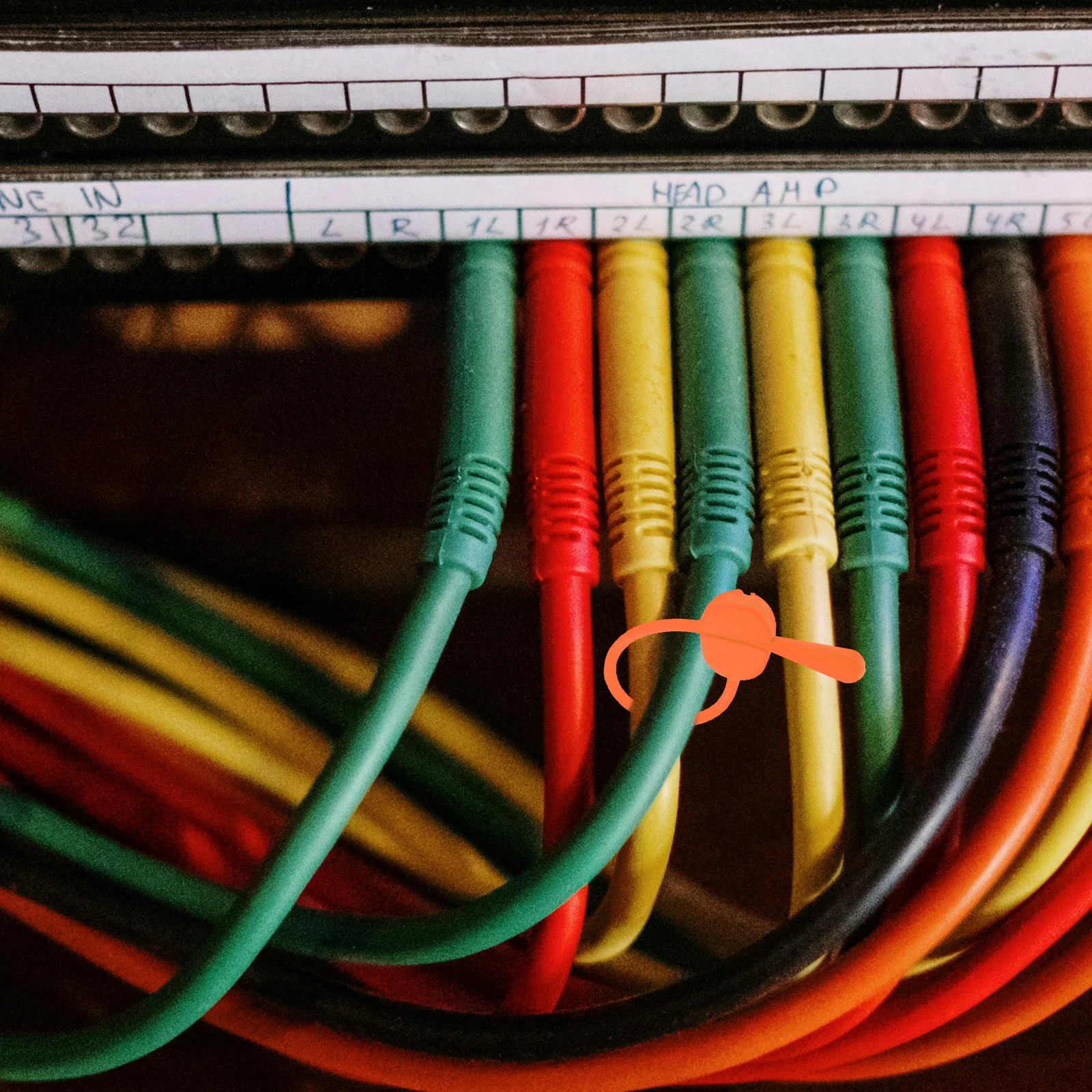 สายรัดซิลิโคน 16 ชิ้น ใช้ซ้ำได้ สำหรับจัดระเบียบสายไฟบนโต๊ะ งานหนัก สำหรับจัดการสายไฟ สายรัดแบบแน่น ใช้ได้ทั้งภายในและภายนอกอาคาร