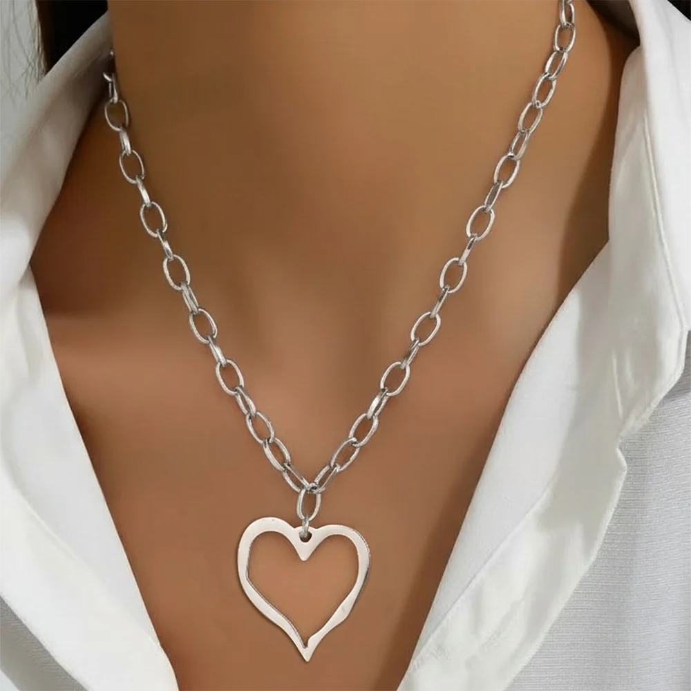 DGIDDK Stainless Steel Openwork Heart Pendant Necklace Women's Fashionable, Sophisticated, Minimalist Collarbone Chain Jewelry