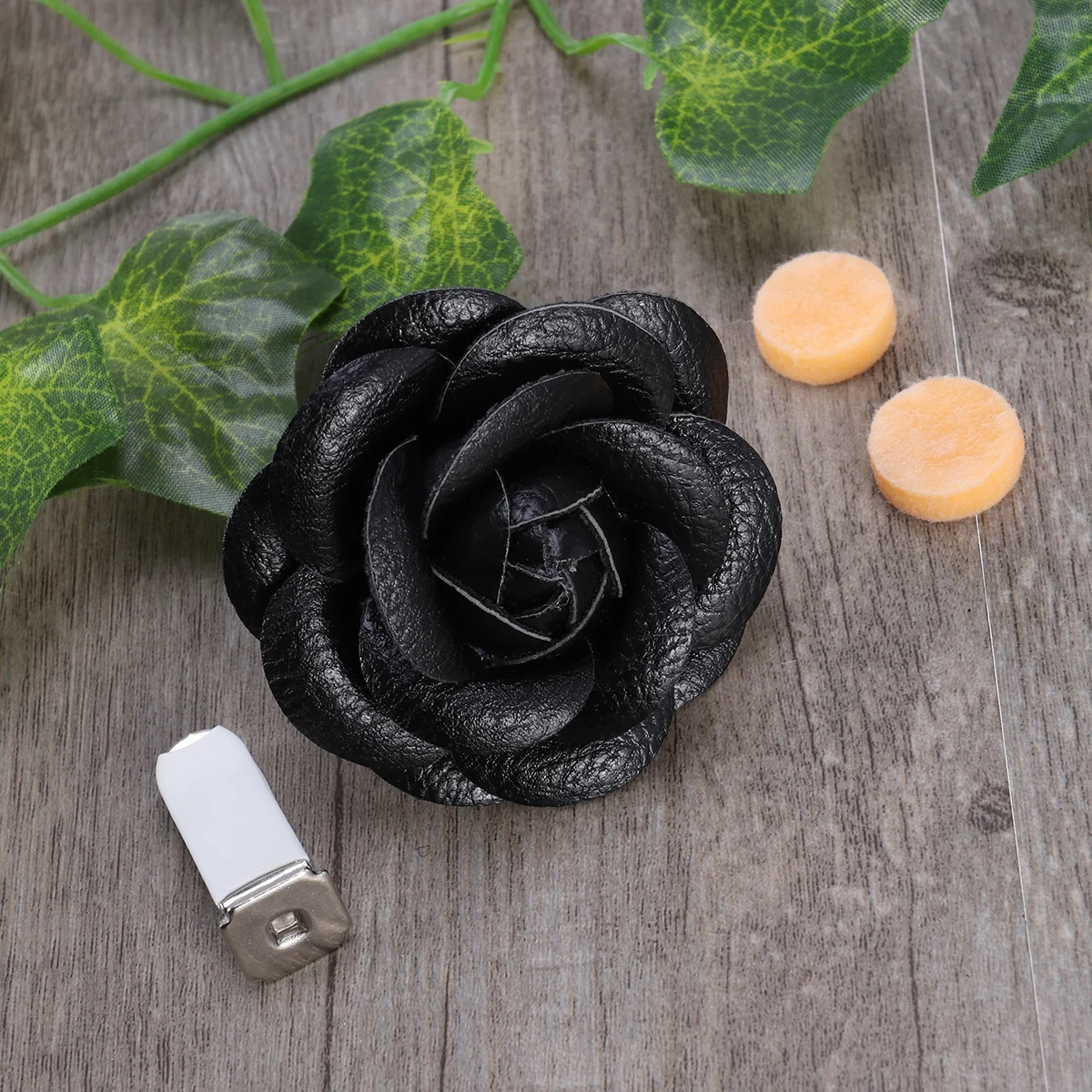 

Car Air Vent Perfume Diffuser Clip Camellia Design Scented Oil Locket for Car Interior Air Freshener Auto Vent Aroma Decor Black