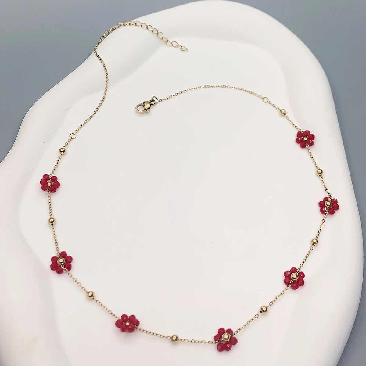 1 Autumn and Winter Fashion Girls New Stainless Steel Flower Necklace Collarbone Chain Red Beaded Item Accessory Dating Gift