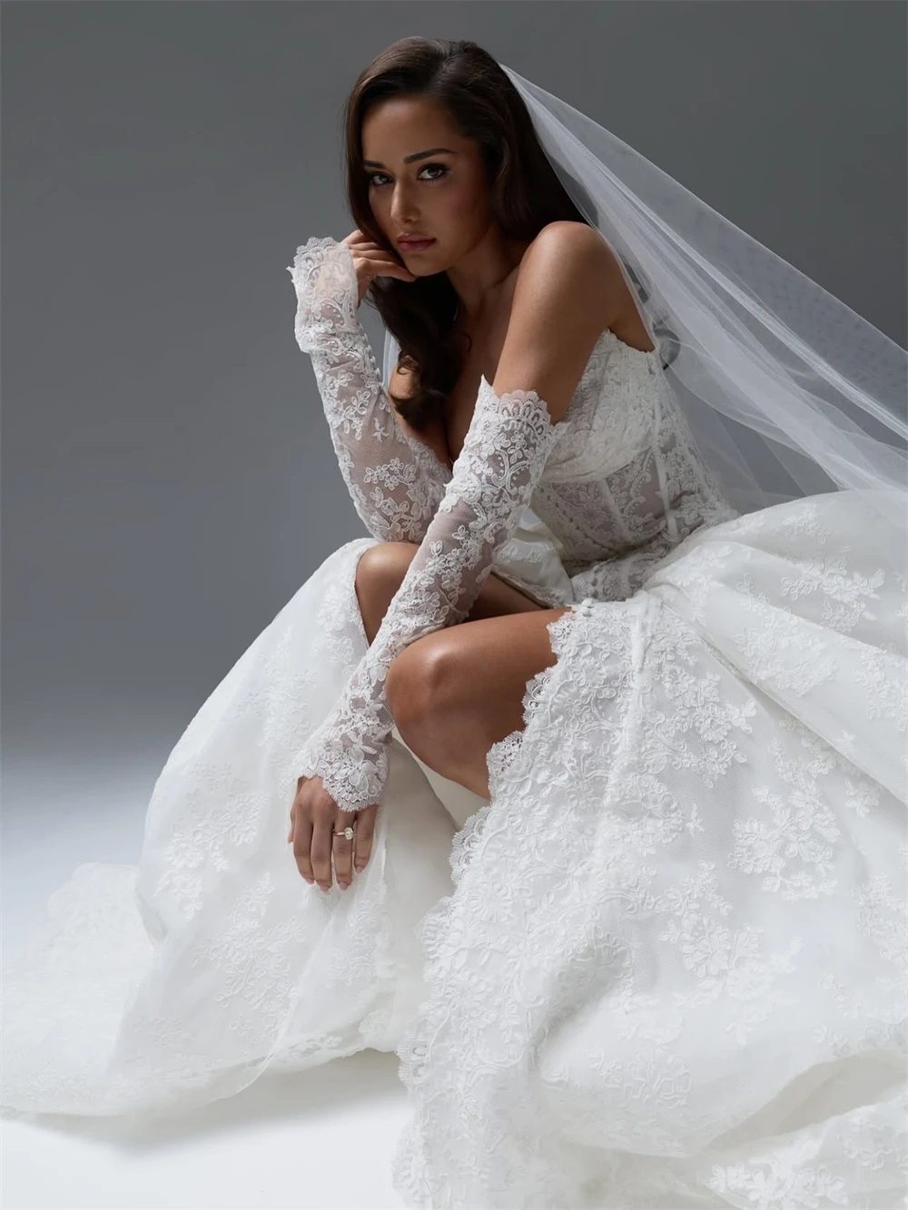 

Customized Soft White Lace Bridal Gowns Classic Sweetheart Sleeveless Wedding Dress Sexy A-Line Court Train Vestido De Novia