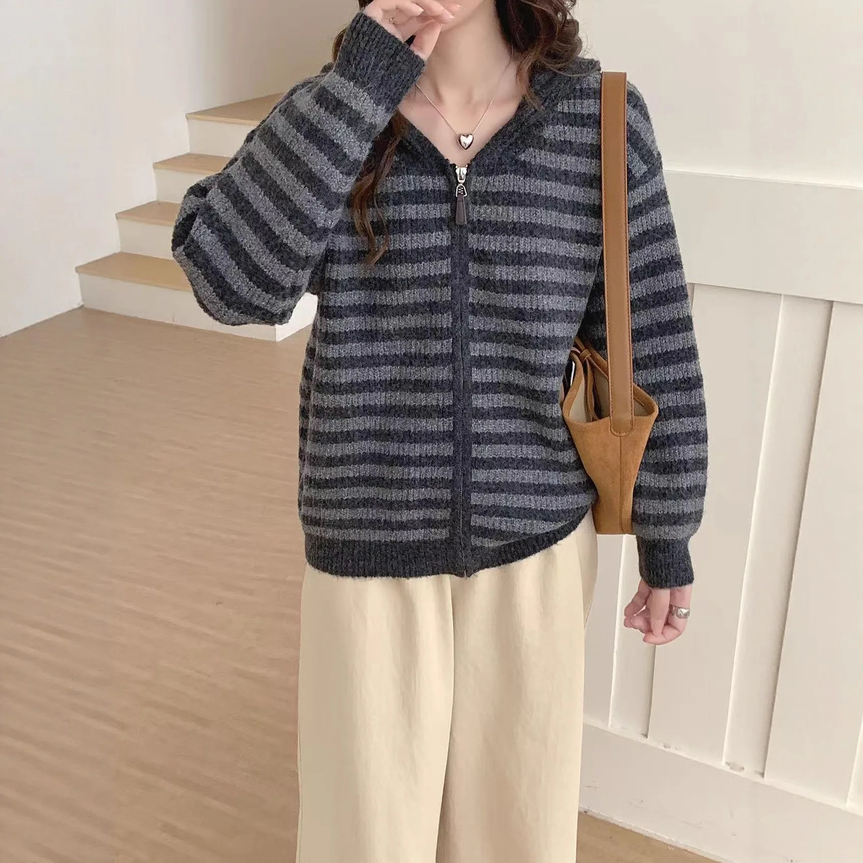 

2025 Autumn/Winter New Striped Hundred Flowers Velvet Zipper Cardigan Korean Lazy Style Loose Look Thin Hooded Knitted Cardigan