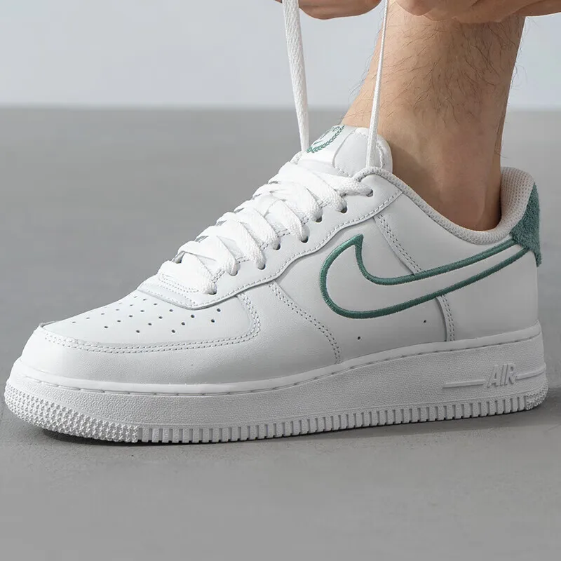 Nike sepatu Air Force One klasik untuk pria, sepatu olahraga Air Force AF-1 musim gugur 2024, sepatu kasual antiselip untuk pria FN8349-100