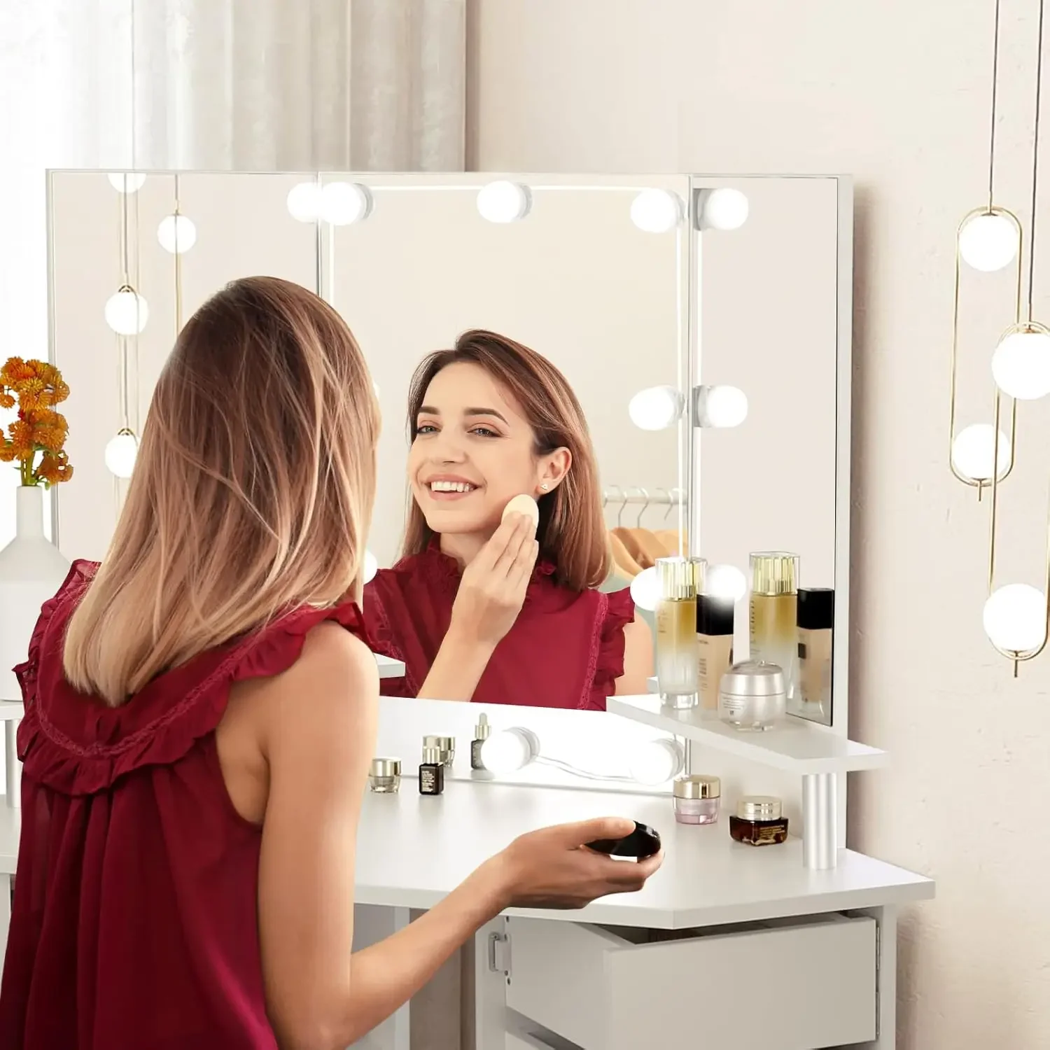 Vanity Desk per il trucco del proprietario con luci-presa di corrente, illuminazione a 3 colori, luminosità regolabile, 5 cassetti rotanti, ripiani