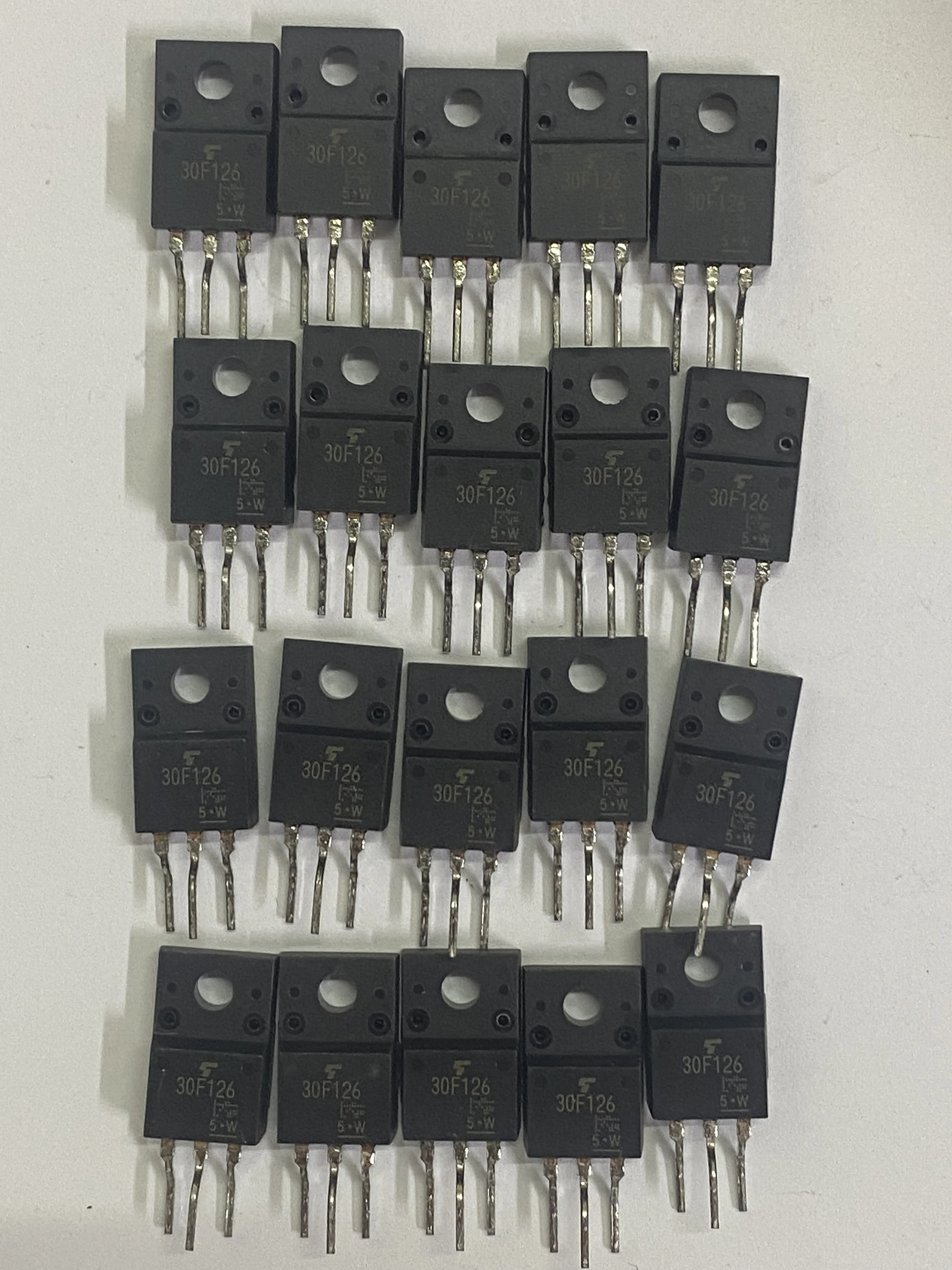Neuer originaler 30F126 TO-220F-Transistor