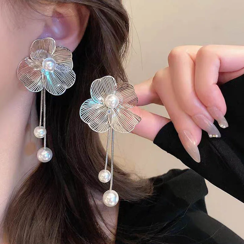 Romantic Flower Petal Long Tassel Drop Earrings for Women 2024 Trend Imitation Pearl Hanging Piercing Earrings Wed Jewelry Gift