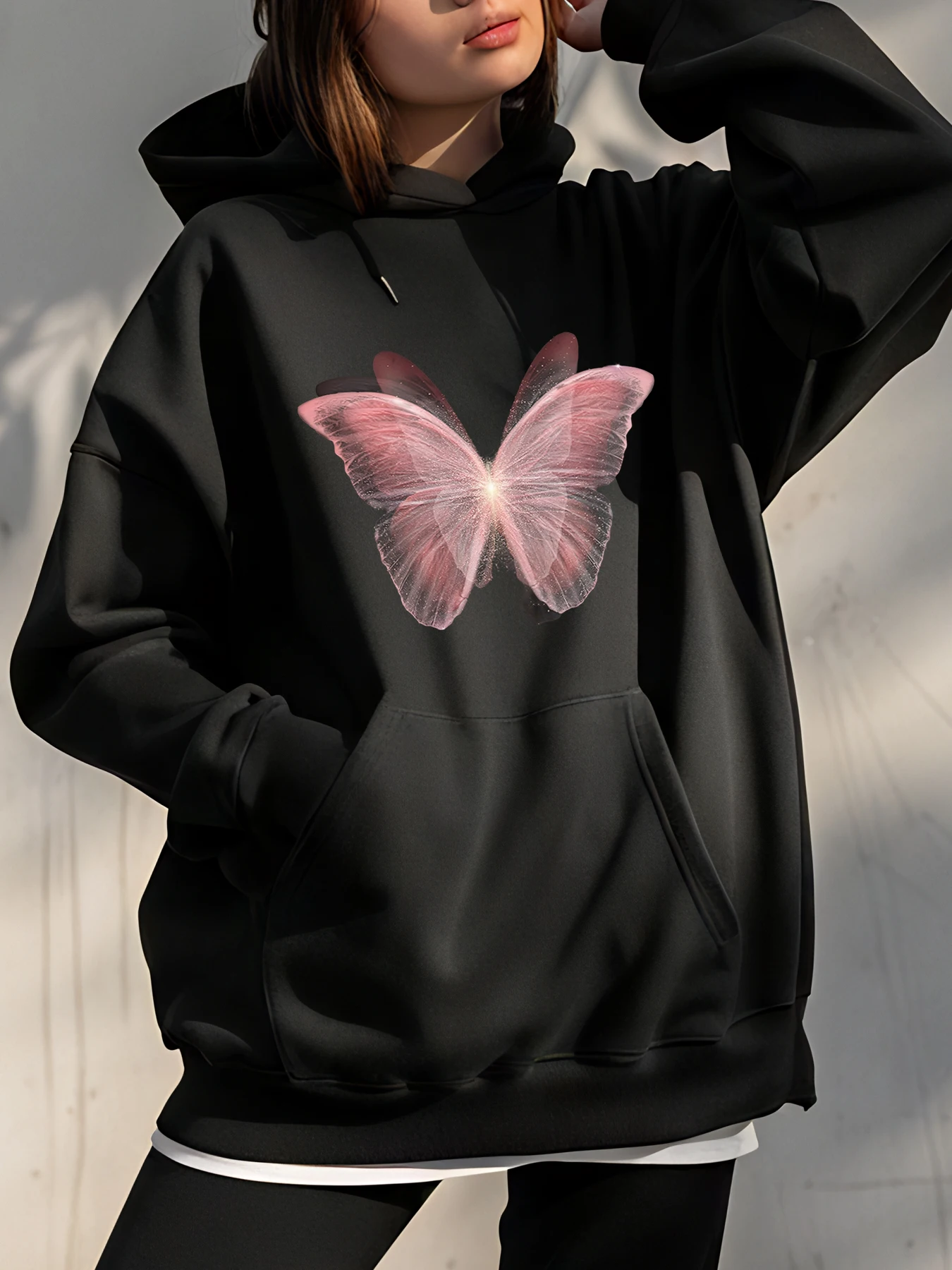 

Женская черная толстовка с розовым принтом бабочки, повседневная толстовка большого размера, уличная мода, топ для женщин