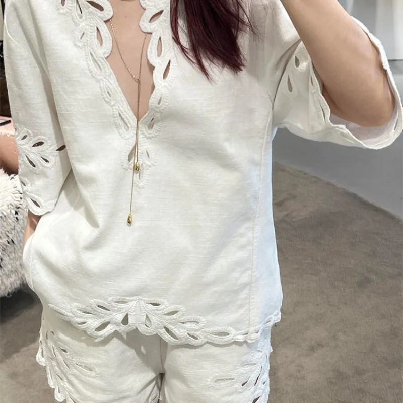 Ensemble de tenue de printemps 2025 : un look complet avec une esthétique haut de gamme Ensemble haut et short en tweed unique et beau style blanc