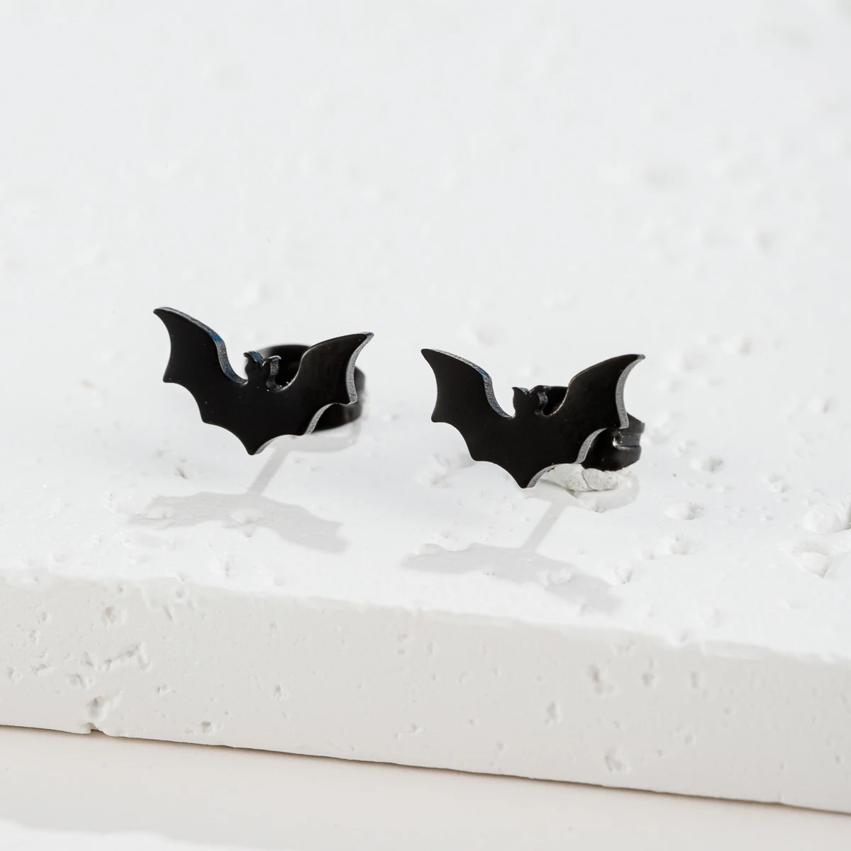 Gotycki wampir nietoperz minimalistyczny kolczyk dla kobiet ze stali nierdzewnej przekłucie tragus kolczyk biżuteria akcesoria impreza z okazji Halloween Gif