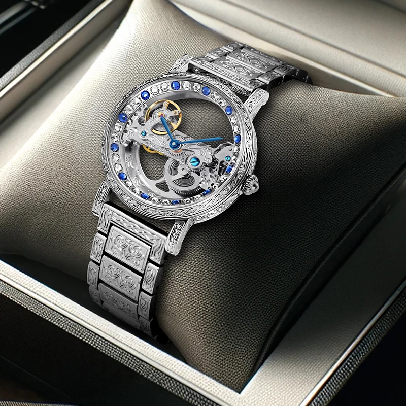 

Мужские классические часы-скелетон в винтажном стиле с серебристо-синими стразами и цветочным гравировкой и ремешком из нержавеющей стали.