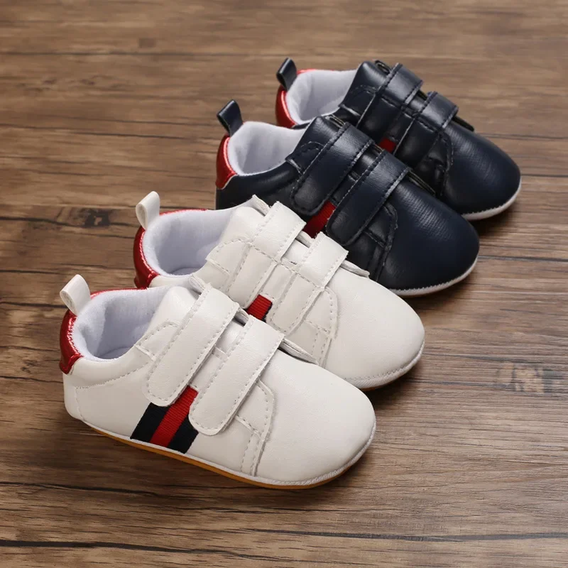 حذاء رياضي كلاسيكي مخطط للأطفال جديد لعام 2025 حذاء رياضي مطاطي مانع للانزلاق بنعل ناعم من جلد البولي يوريثان حذاء للأولاد والبنات لون محظور للأطفال الصغار مشوا لأول مرة